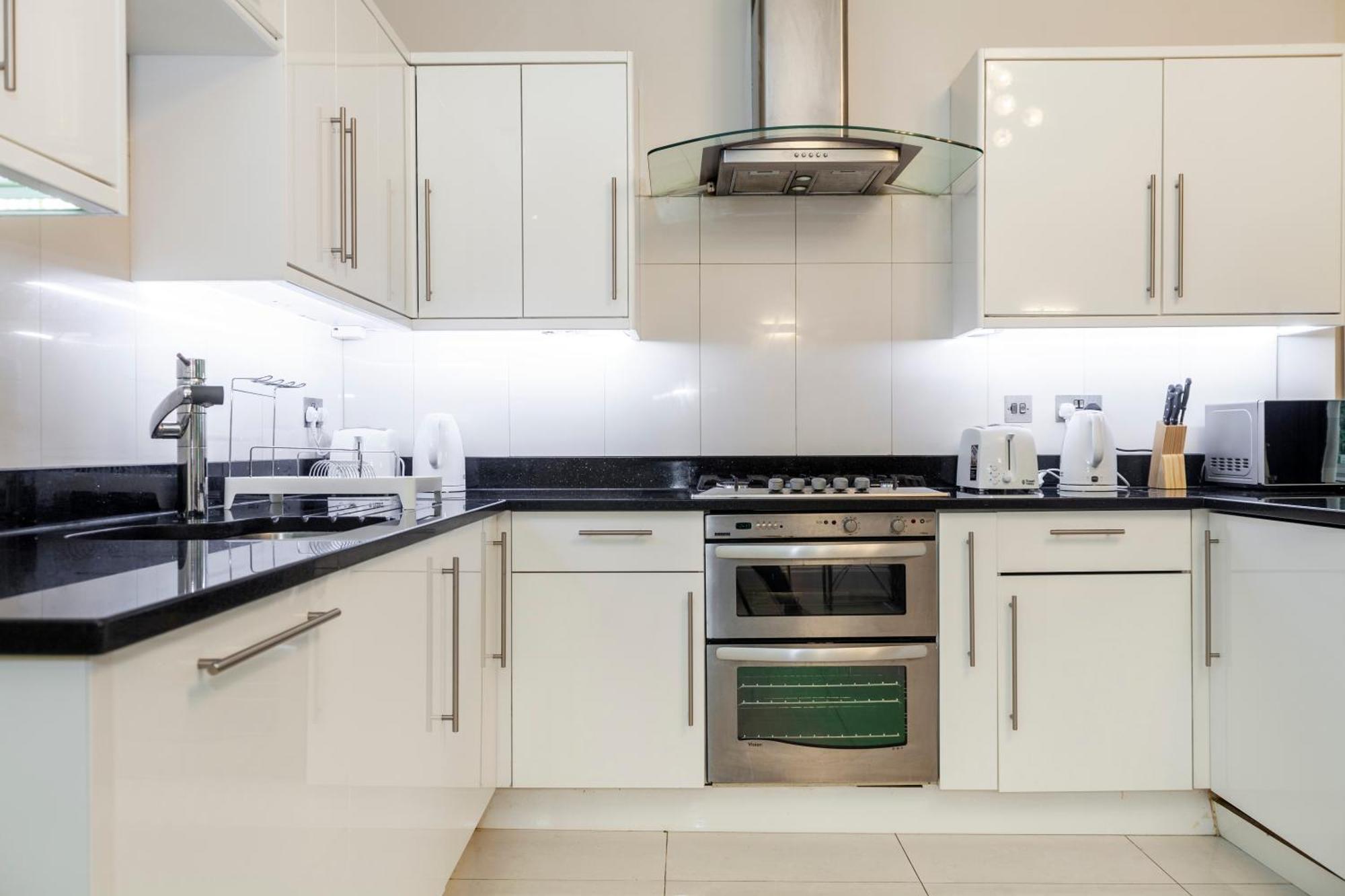 Apartament Astounding 3br Flat, 5 Min To Hyde Park Londra