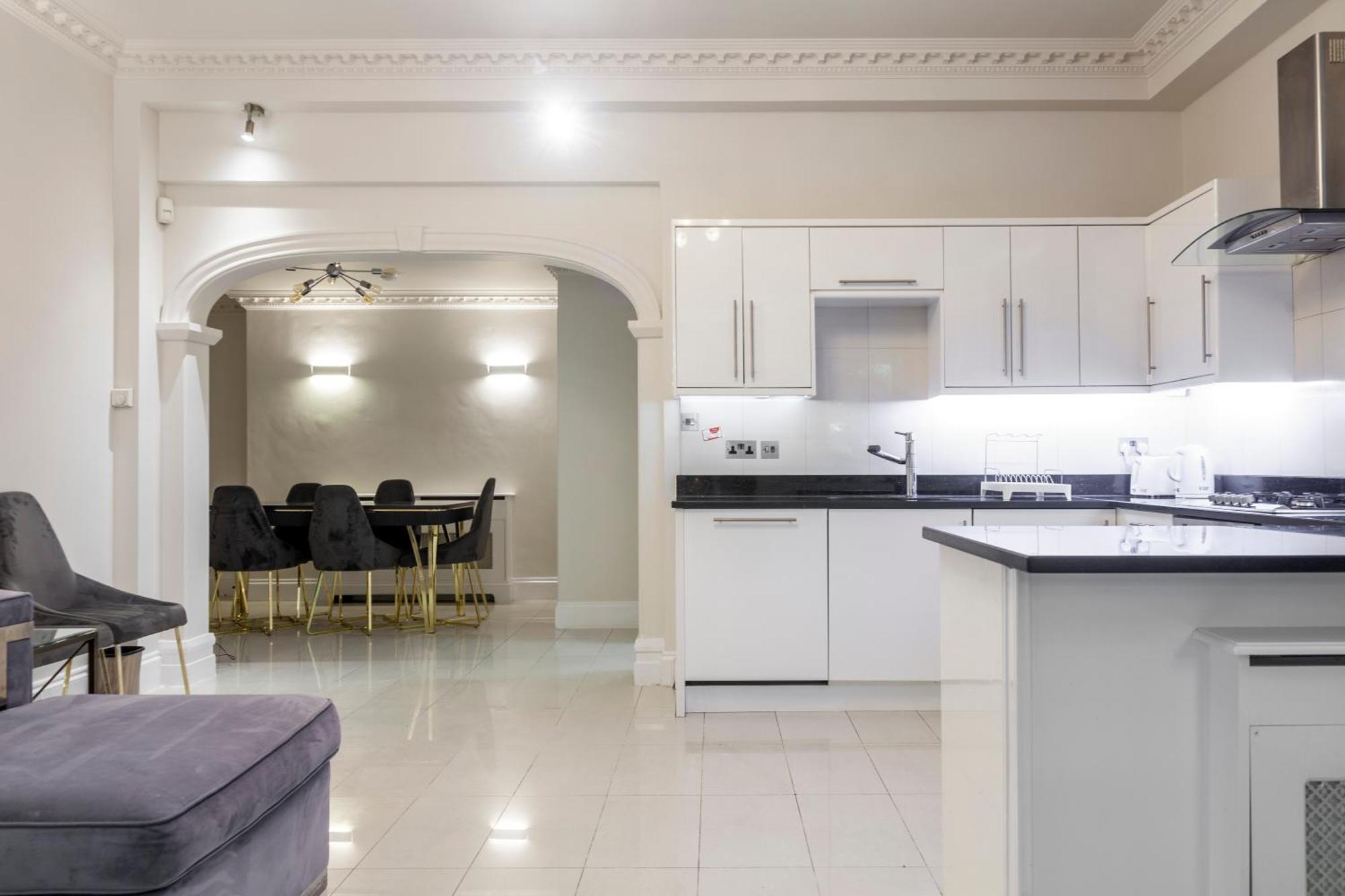 Apartament Astounding 3br Flat, 5 Min To Hyde Park Londra